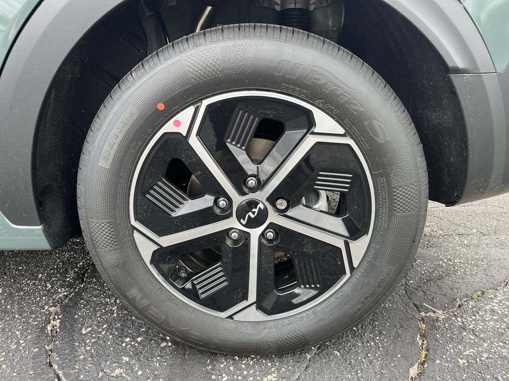 Vehicle image 10 of 35