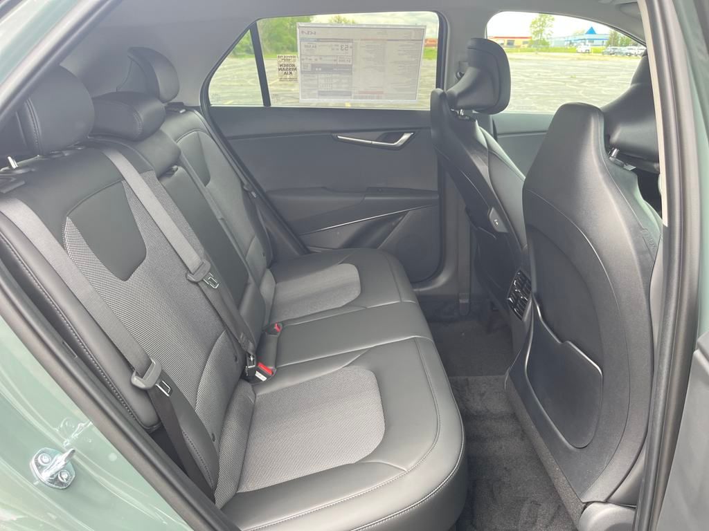 Vehicle image 16 of 35
