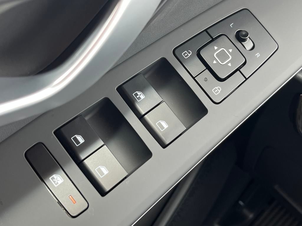 Vehicle image 18 of 35
