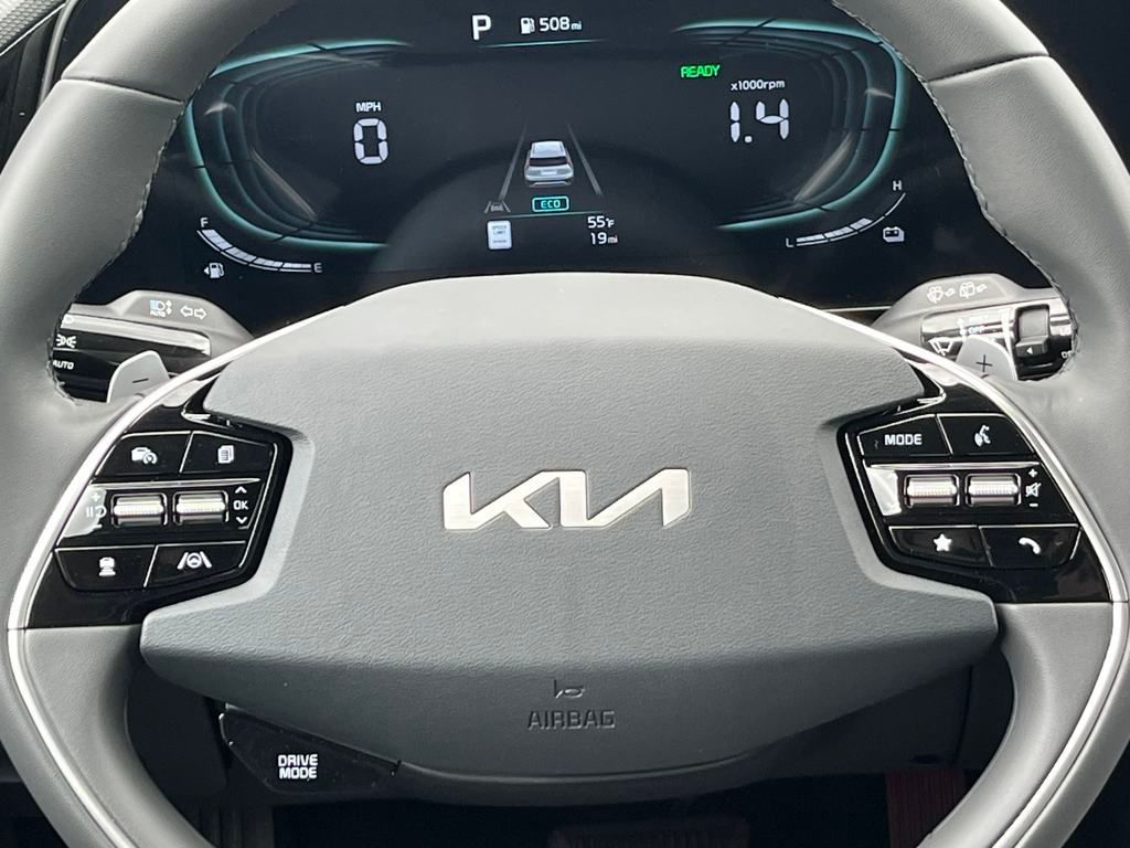 Vehicle image 21 of 35