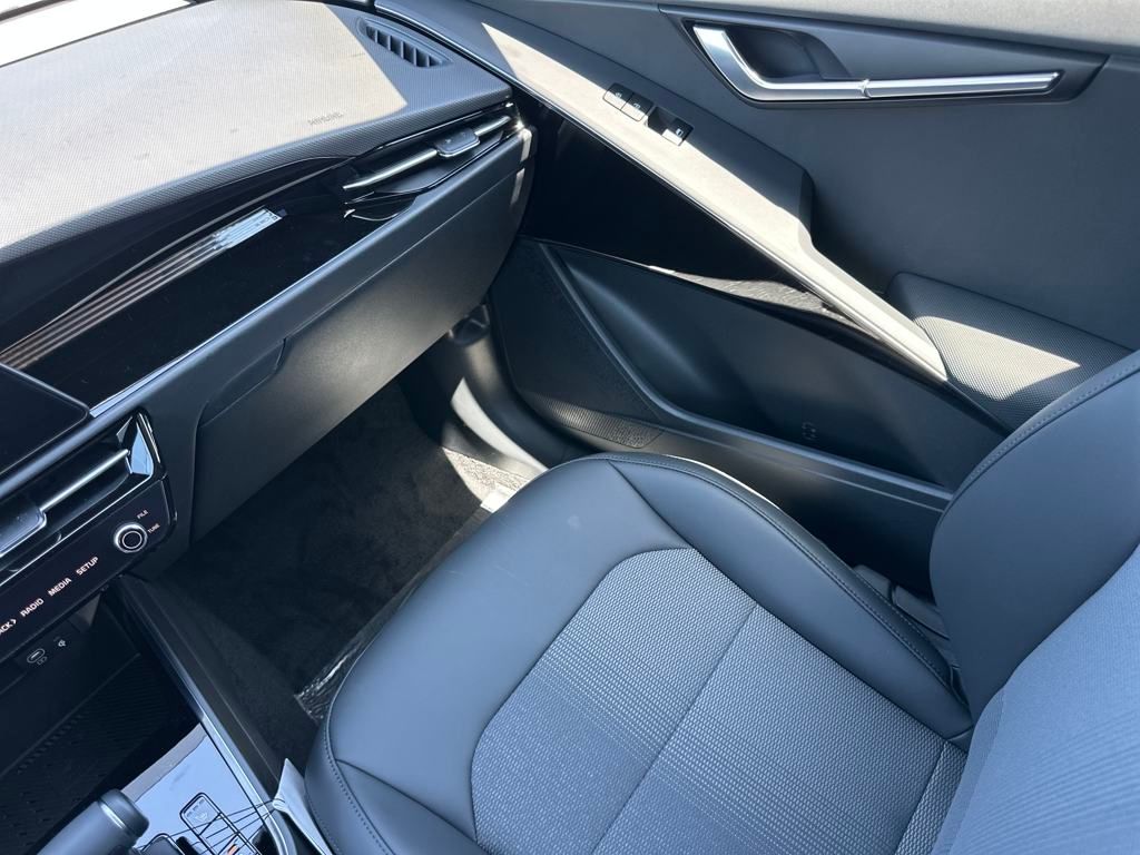 Vehicle image 26 of 35