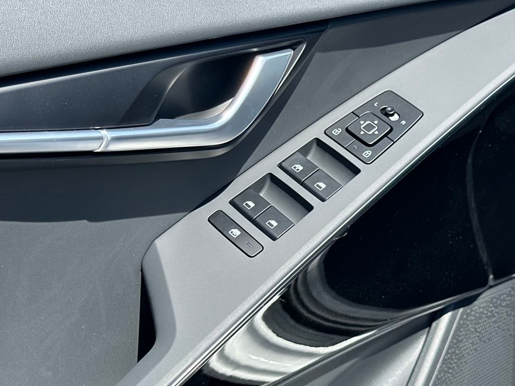 Vehicle image 12 of 35