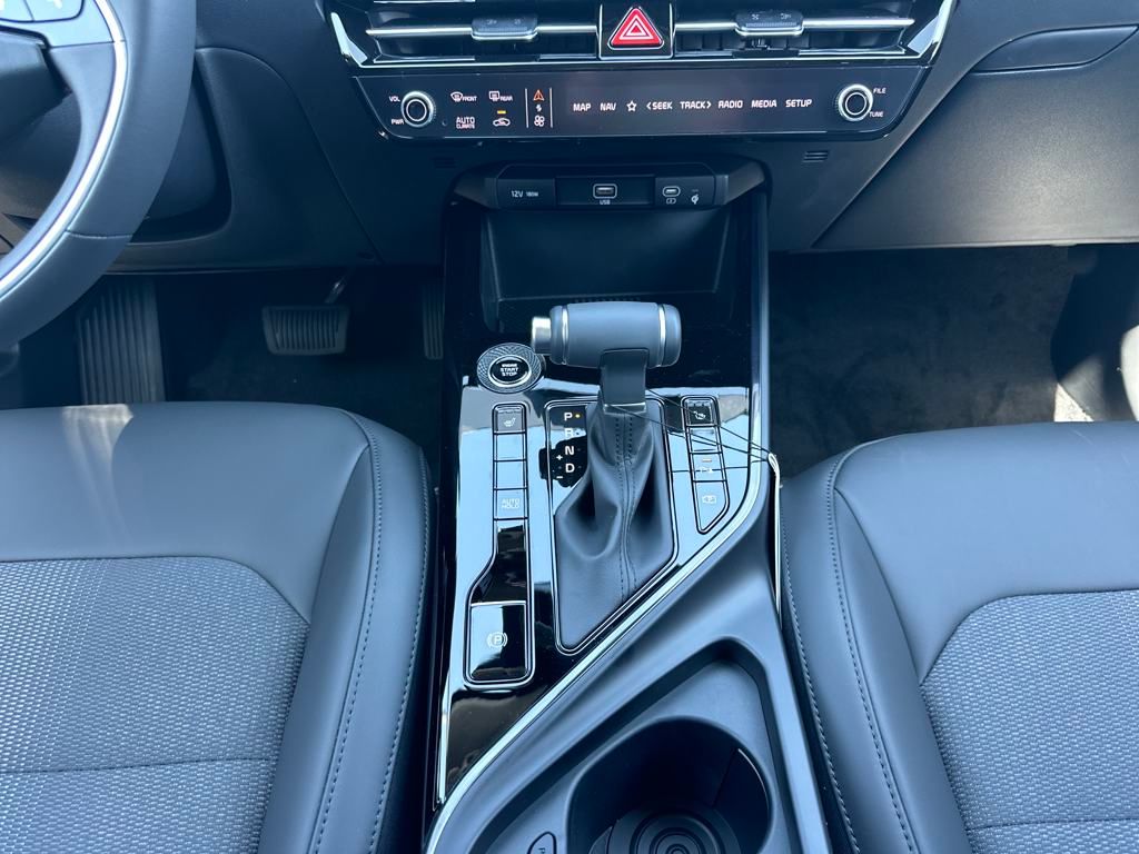 Vehicle image 25 of 35