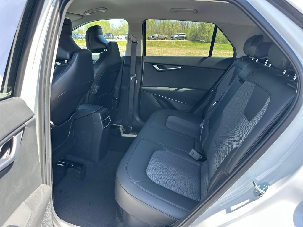 Vehicle image 14 of 35