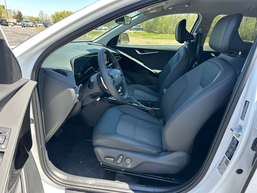 Vehicle image 10 of 35
