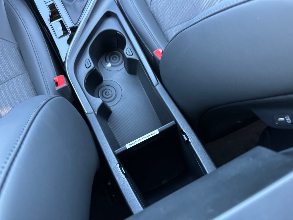 Vehicle image 27 of 35