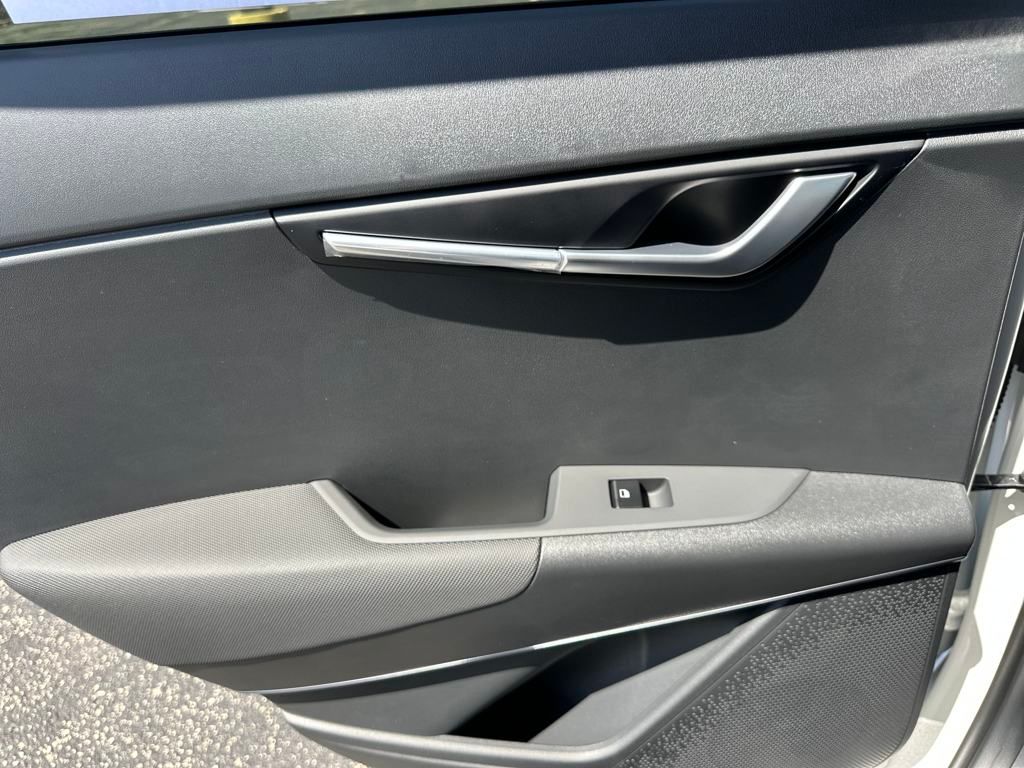Vehicle image 15 of 35