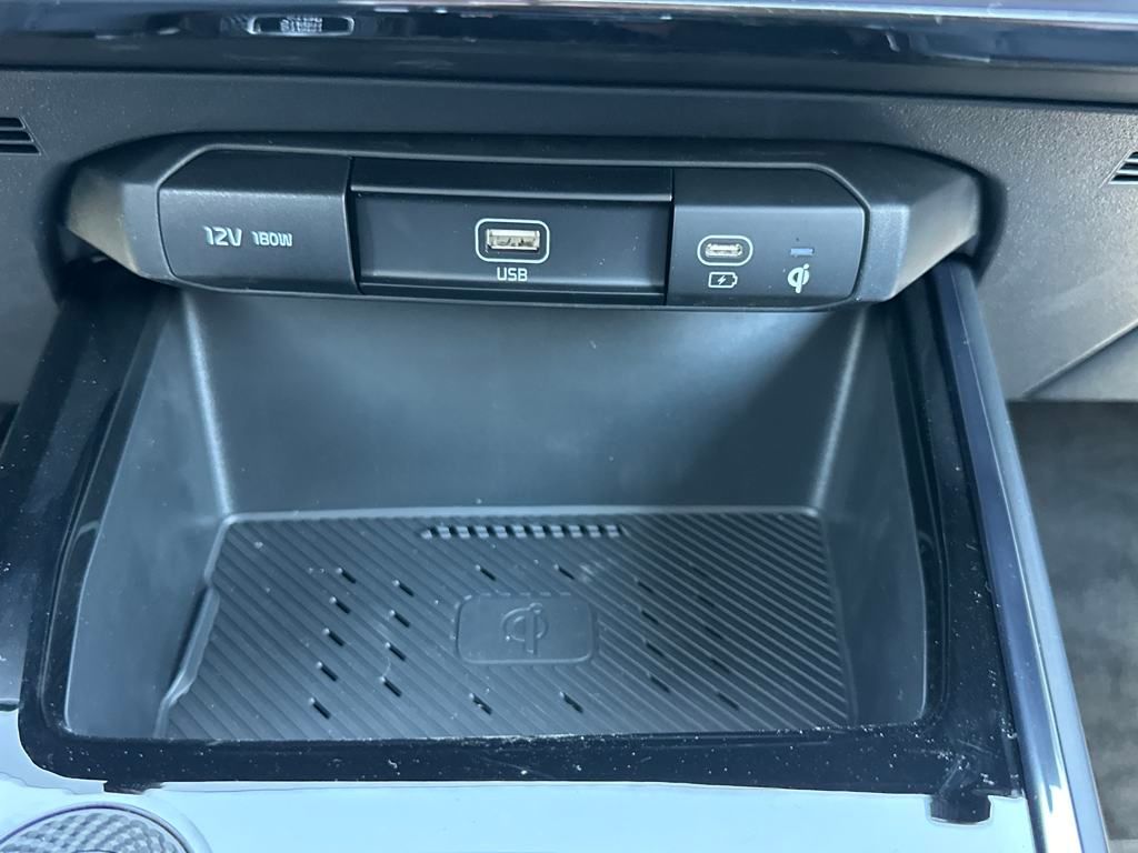 Vehicle image 22 of 35