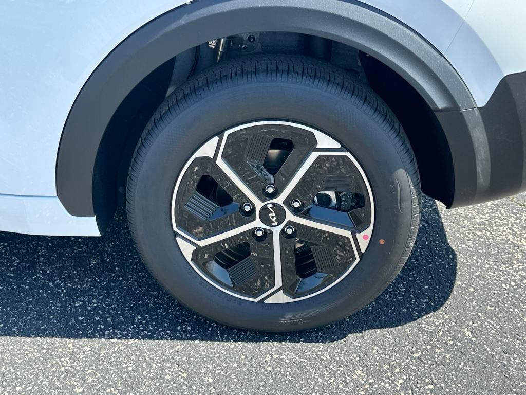 Vehicle image 34 of 35