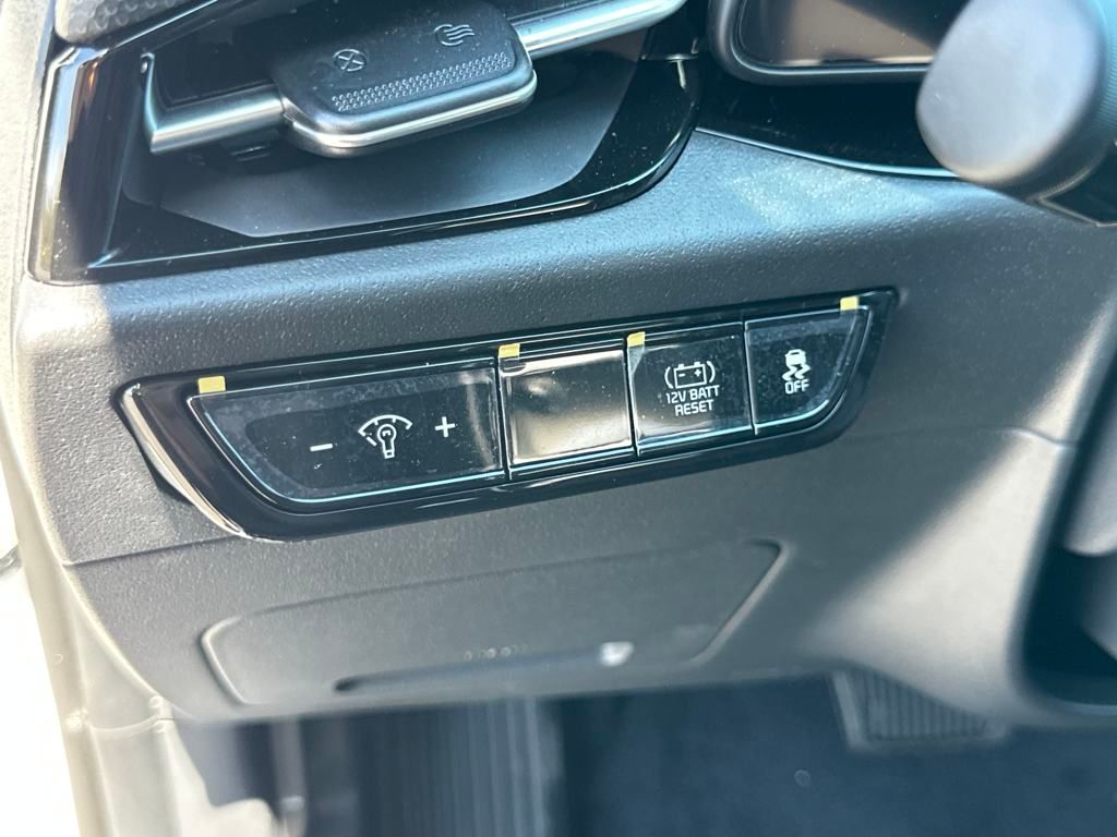 Vehicle image 13 of 35