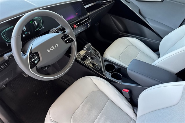 2025 Kia Niro EX Image 28 of 37