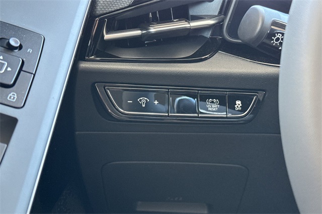 2025 Kia Niro EX Image 35 of 37