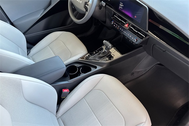 2025 Kia Niro EX Image 19 of 37