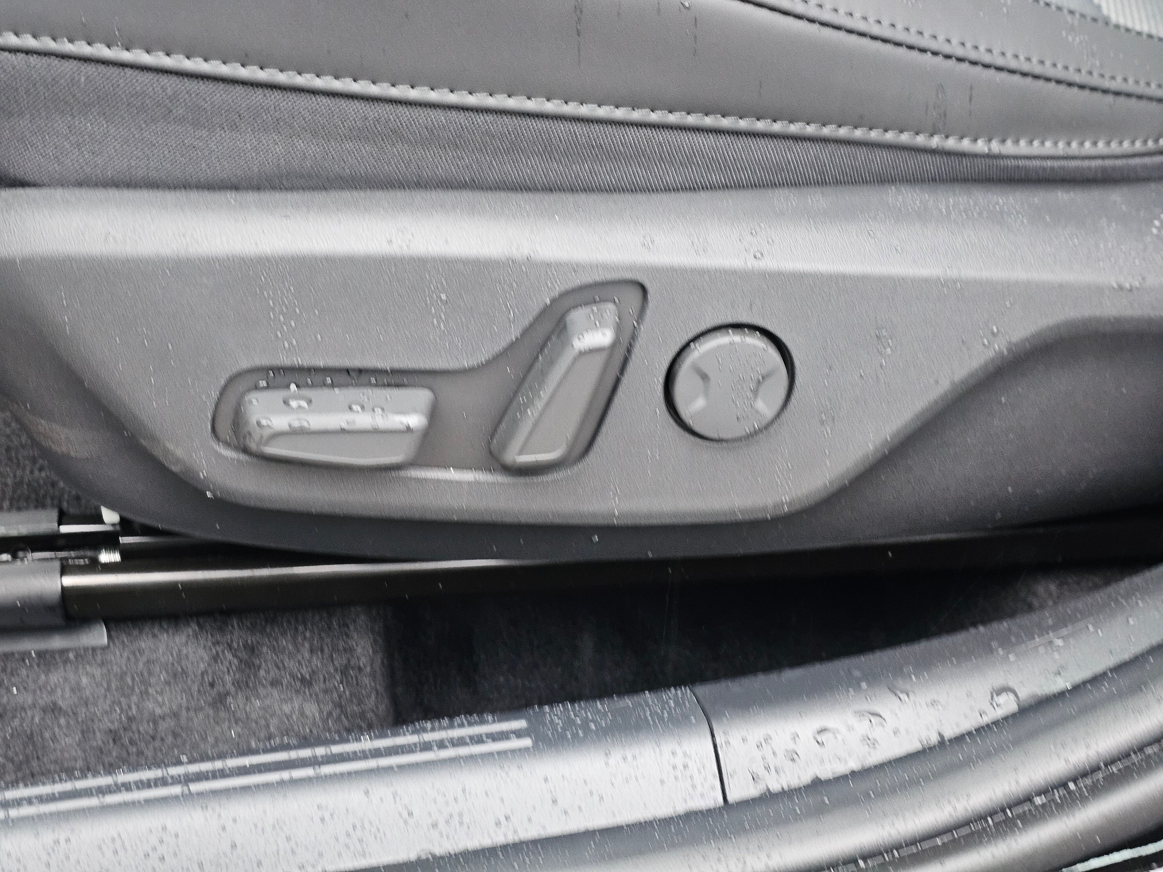 Vehicle image 34 of 35