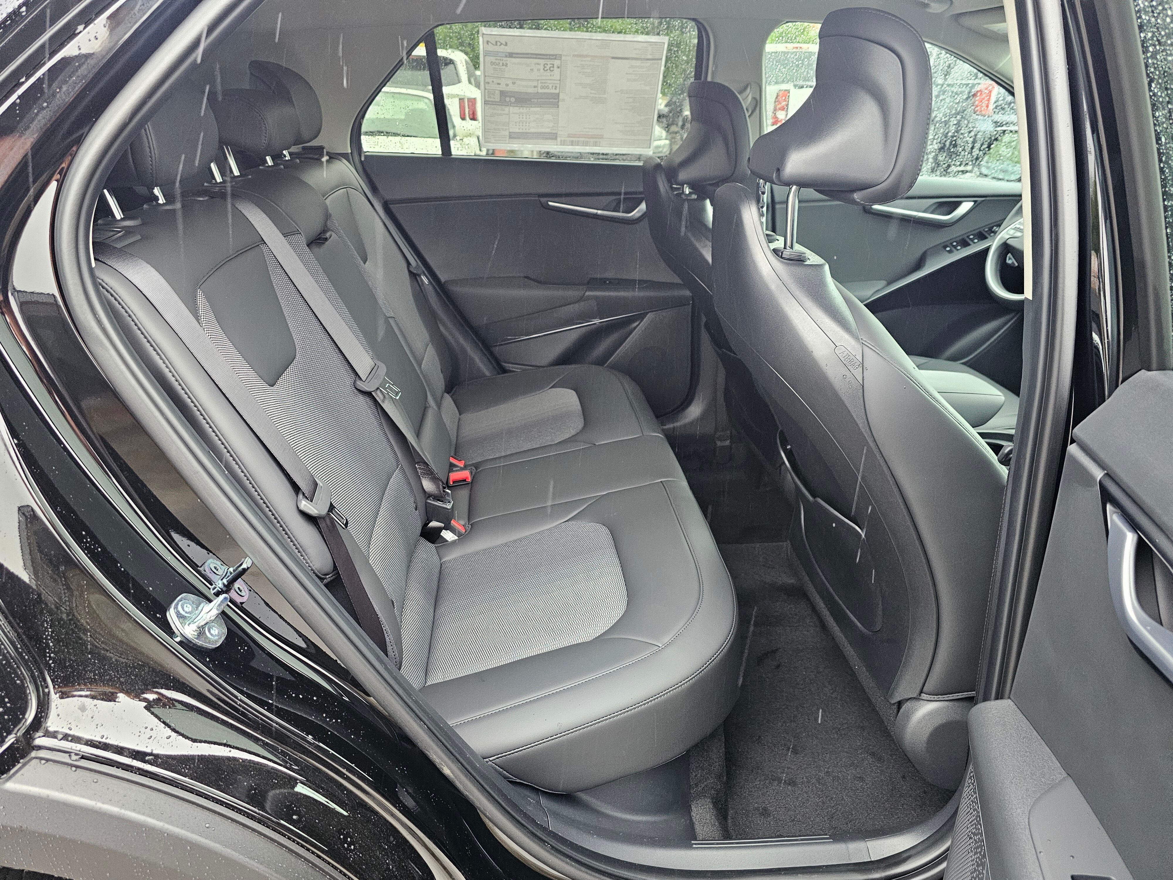 Vehicle image 14 of 35