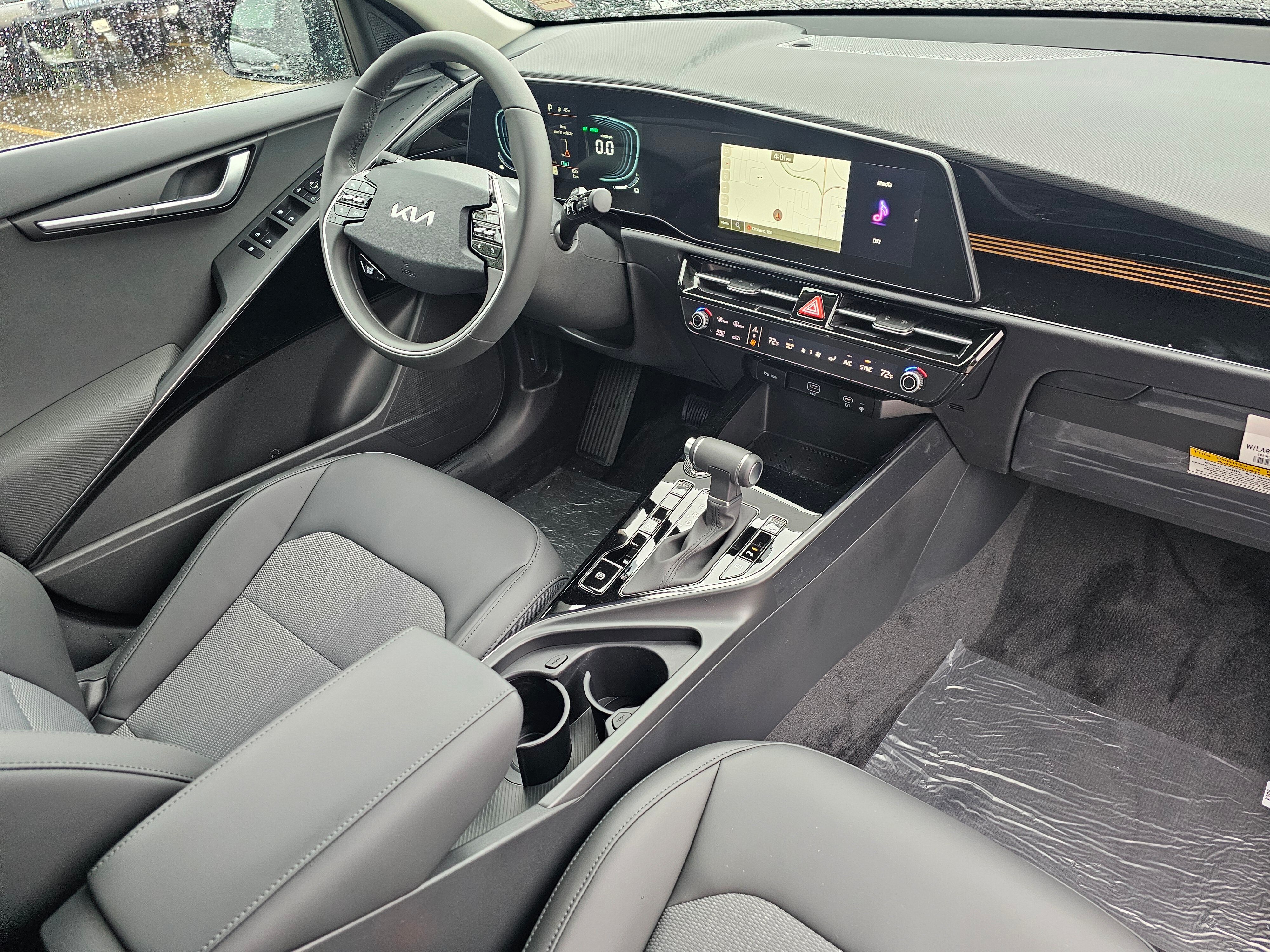 Vehicle image 17 of 35