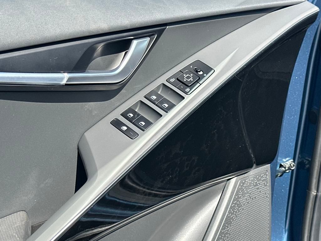 Vehicle image 11 of 33
