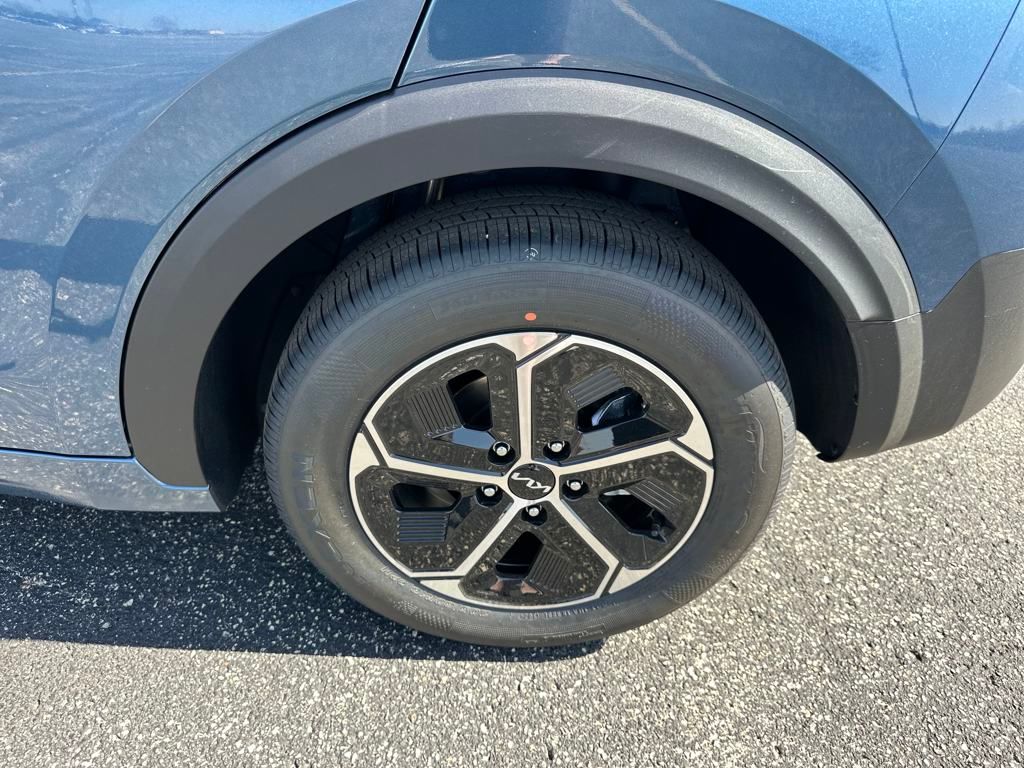 Vehicle image 32 of 33