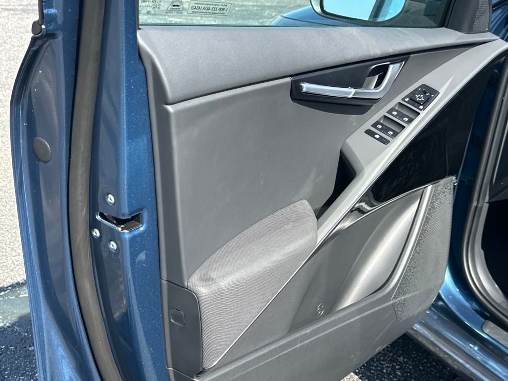 Vehicle image 10 of 33