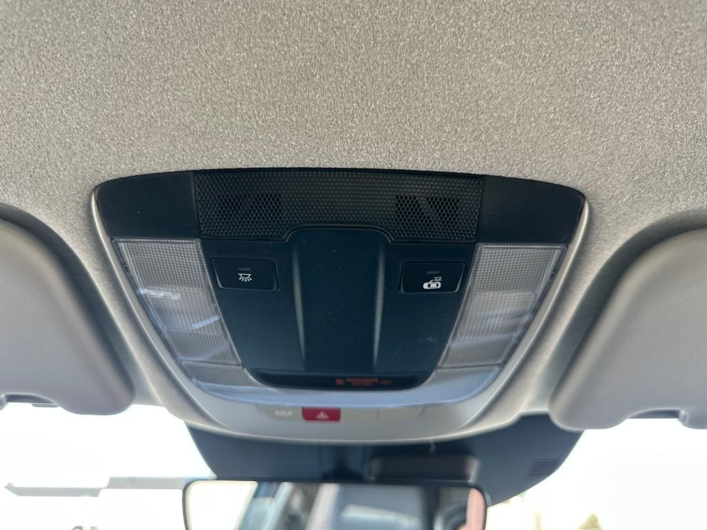 Vehicle image 28 of 33