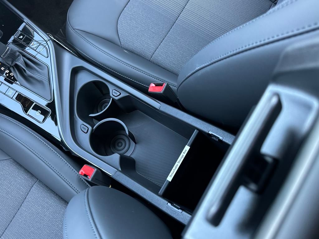 Vehicle image 24 of 33