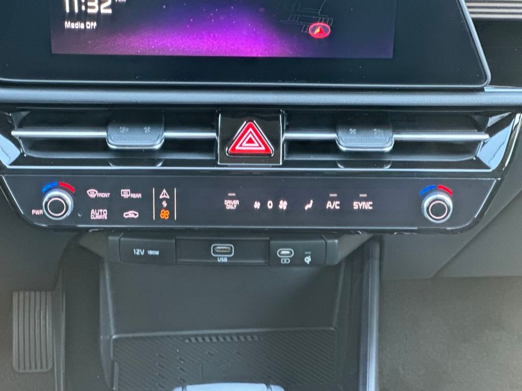 Vehicle image 20 of 33