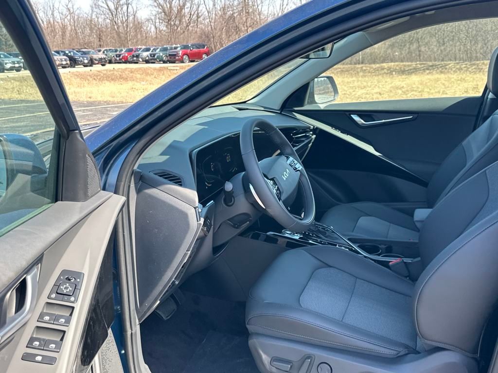 Vehicle image 9 of 33
