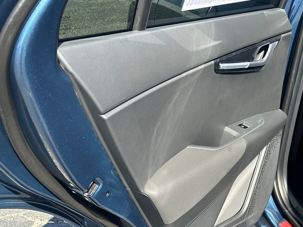 Vehicle image 14 of 33