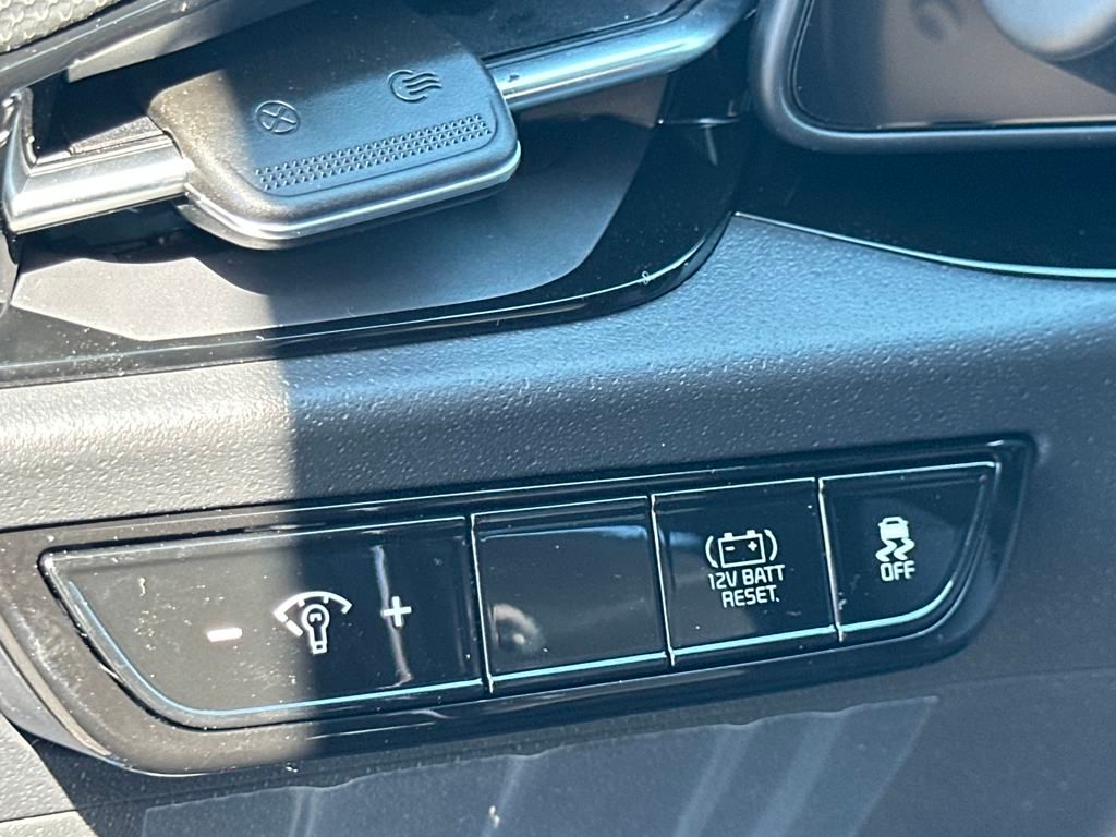 Vehicle image 12 of 33