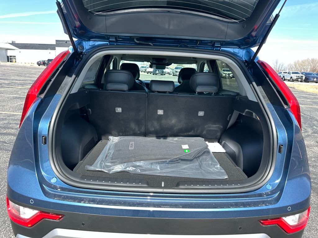 Vehicle image 31 of 33