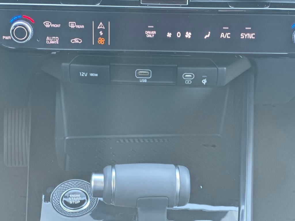 Vehicle image 21 of 33