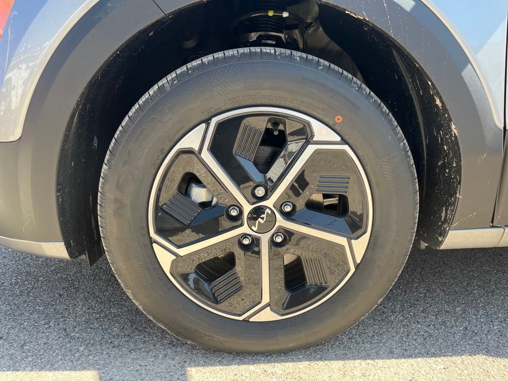 Vehicle image 9 of 31