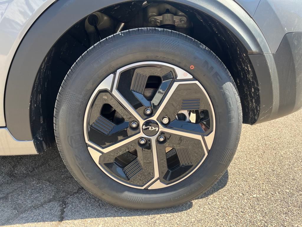 Vehicle image 10 of 31