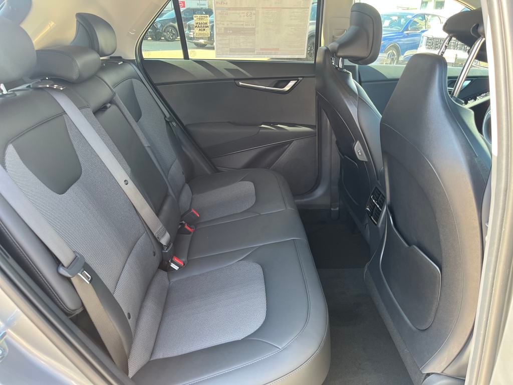 Vehicle image 16 of 31