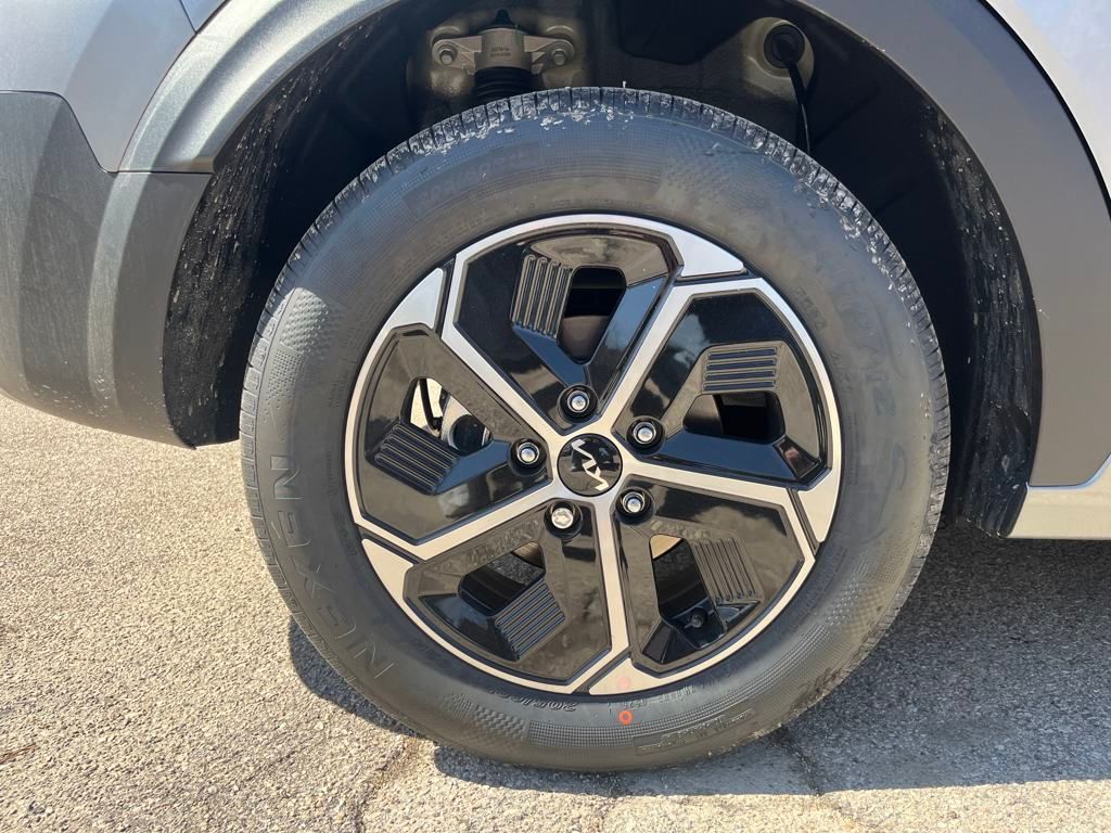 Vehicle image 12 of 31