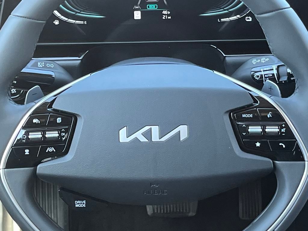 Vehicle image 21 of 31