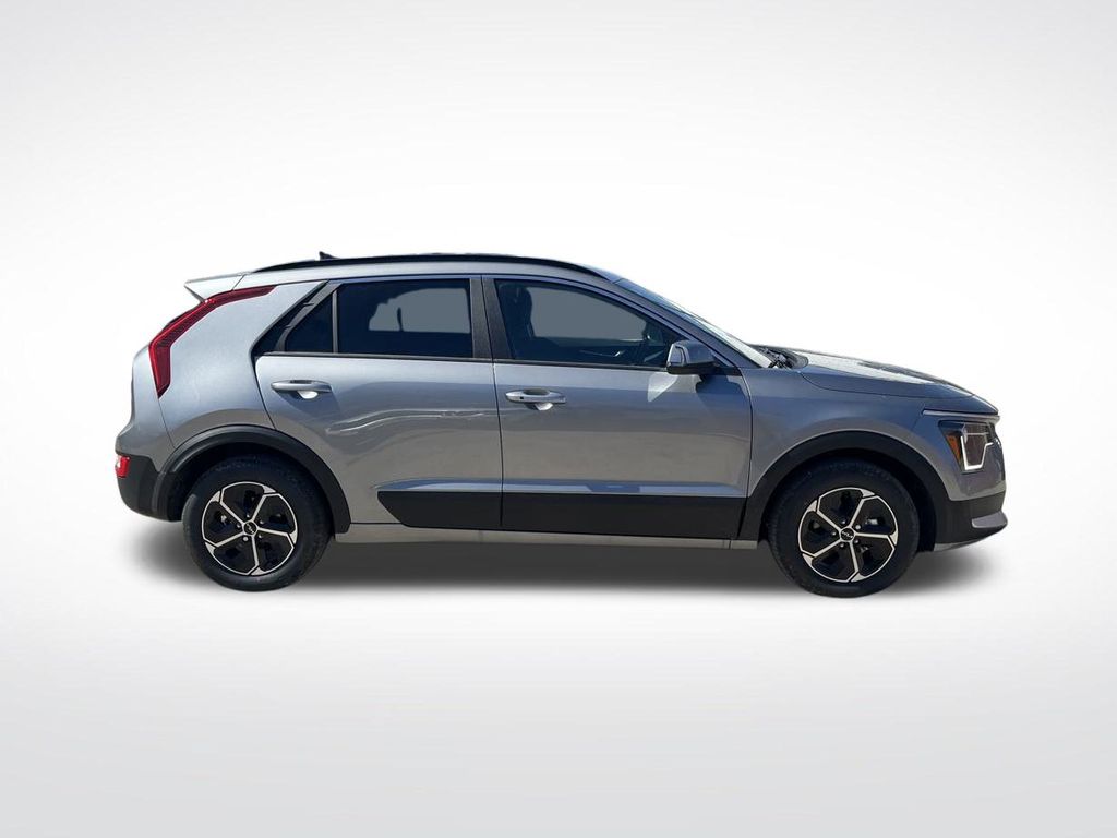 Vehicle image 4 of 31