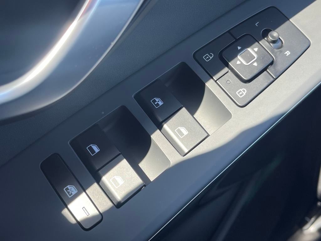 Vehicle image 18 of 31