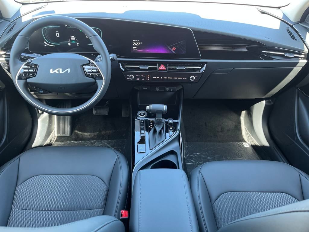 Vehicle image 17 of 31