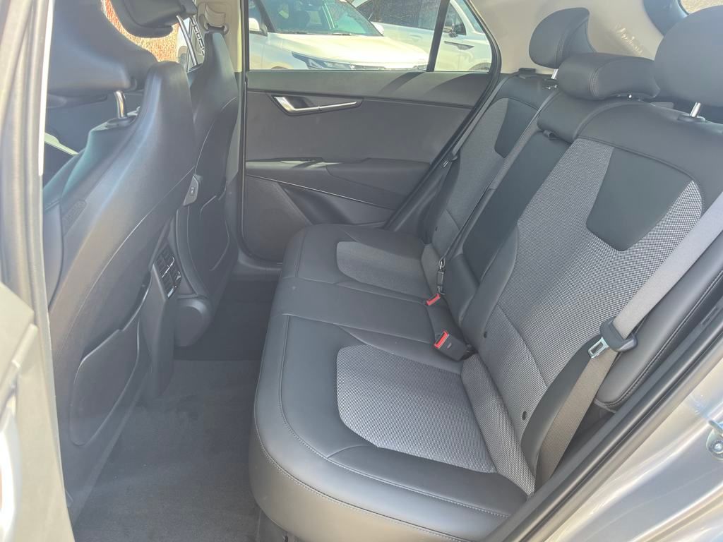 Vehicle image 14 of 31
