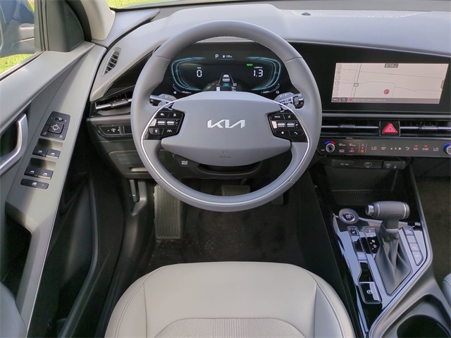 Vehicle image 13 of 28