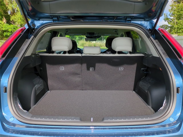 Vehicle image 10 of 28