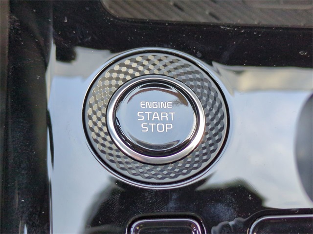 Vehicle image 25 of 28