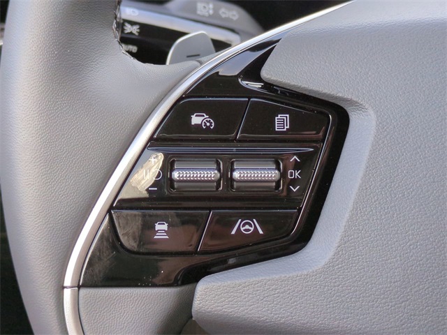 Vehicle image 21 of 28