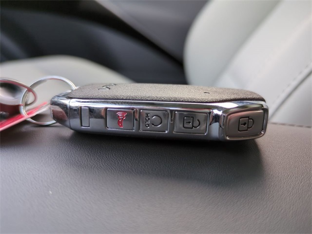 Vehicle image 20 of 28