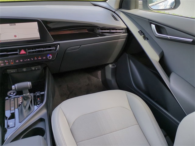 Vehicle image 26 of 28