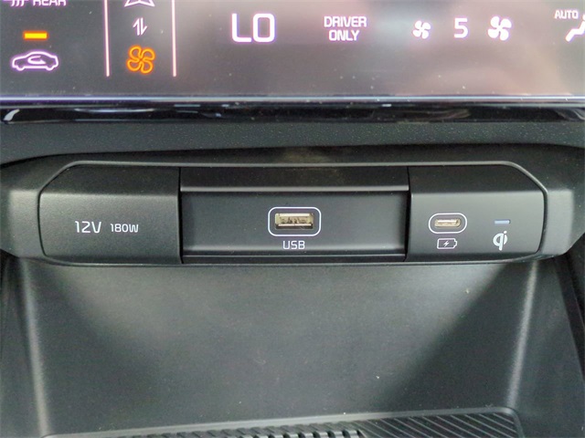 Vehicle image 23 of 28