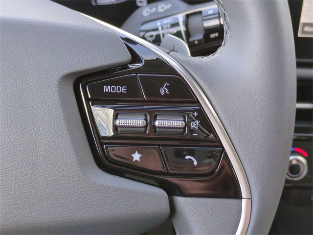 Vehicle image 27 of 28