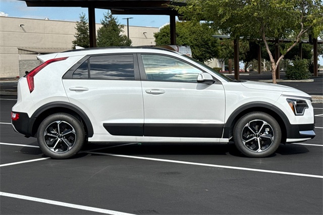 2025 Kia Niro EX Image 6 of 38