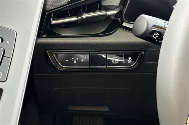 2025 Kia Niro EX Image 30 of 38